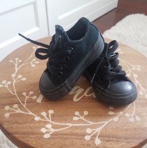 Black Lowtop Converse